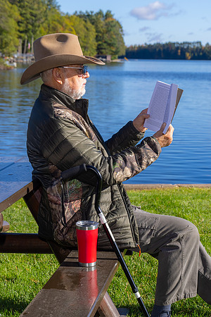 100824 Kohler Park man reading-4