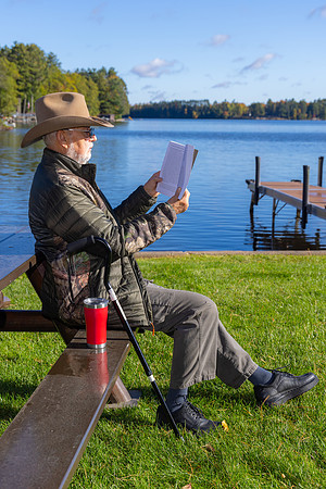100824 Kohler Park man reading-3